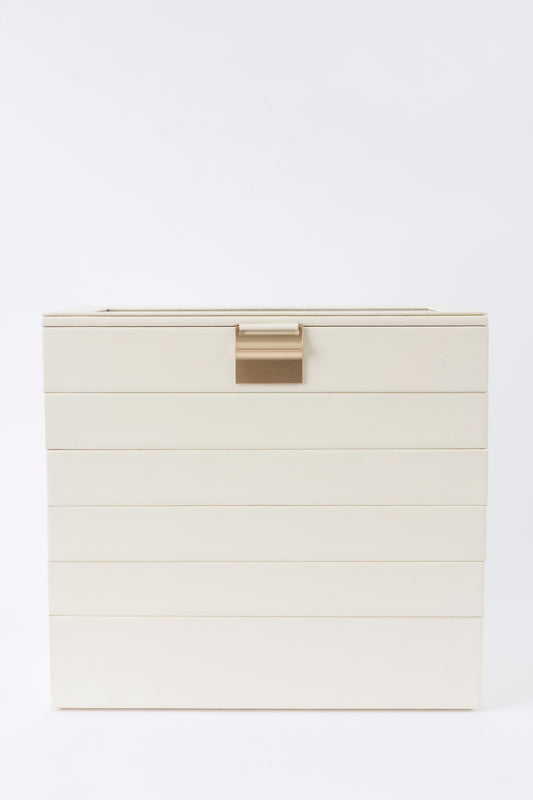 Vienna Pearl White