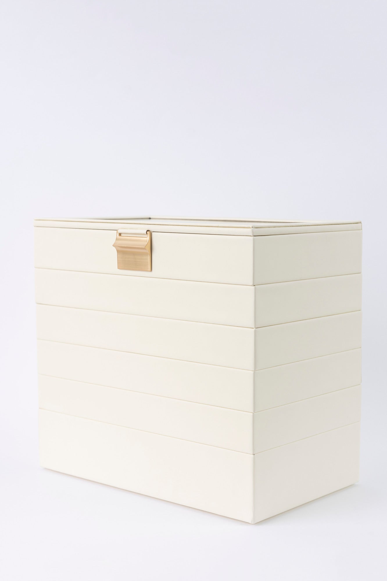 Vienna Pearl White